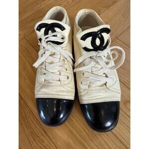 Chanel Sneakers 37 Classic